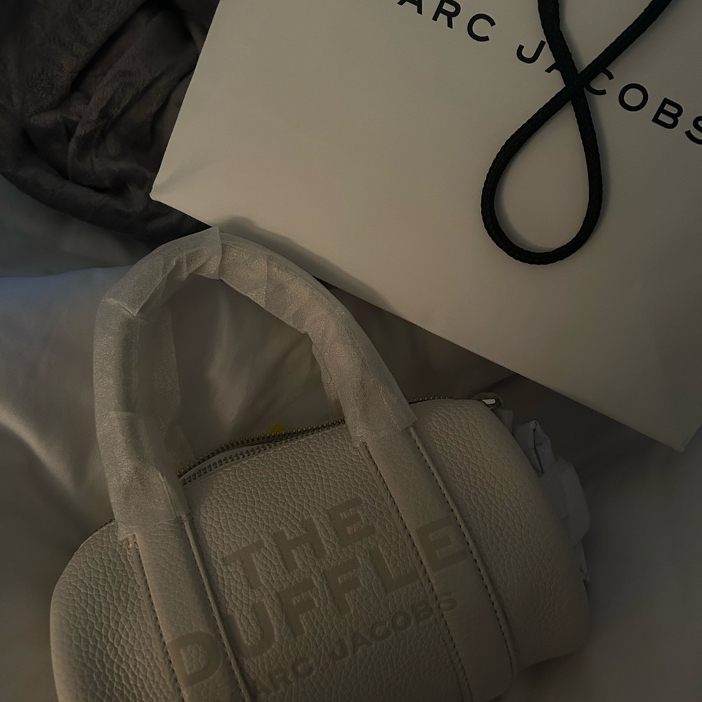 Marc Jacobs The Duffle Bag in Cream, comes with strap no tags and paper tho